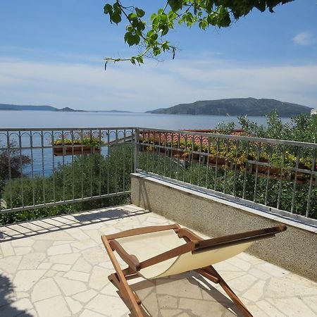 Apartments Lovric - 30 Meters To The Beach Trogir Exterior foto