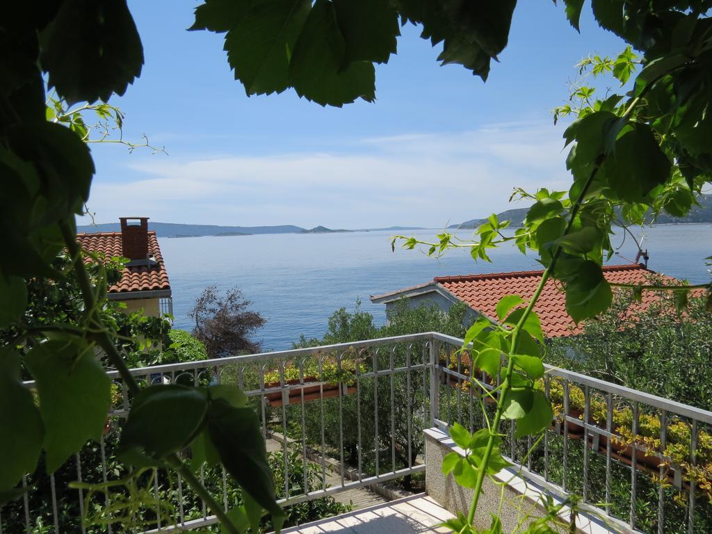 Apartments Lovric - 30 Meters To The Beach Trogir Exterior foto