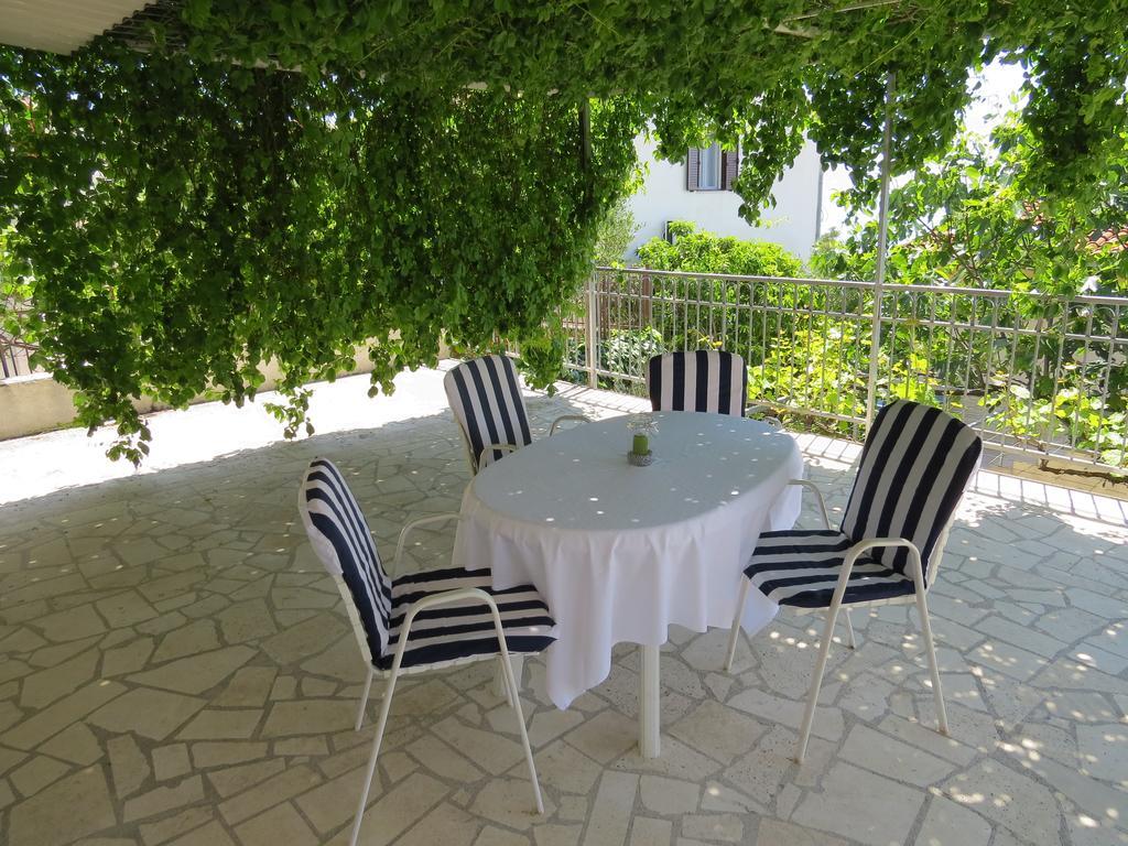 Apartments Lovric - 30 Meters To The Beach Trogir Exterior foto