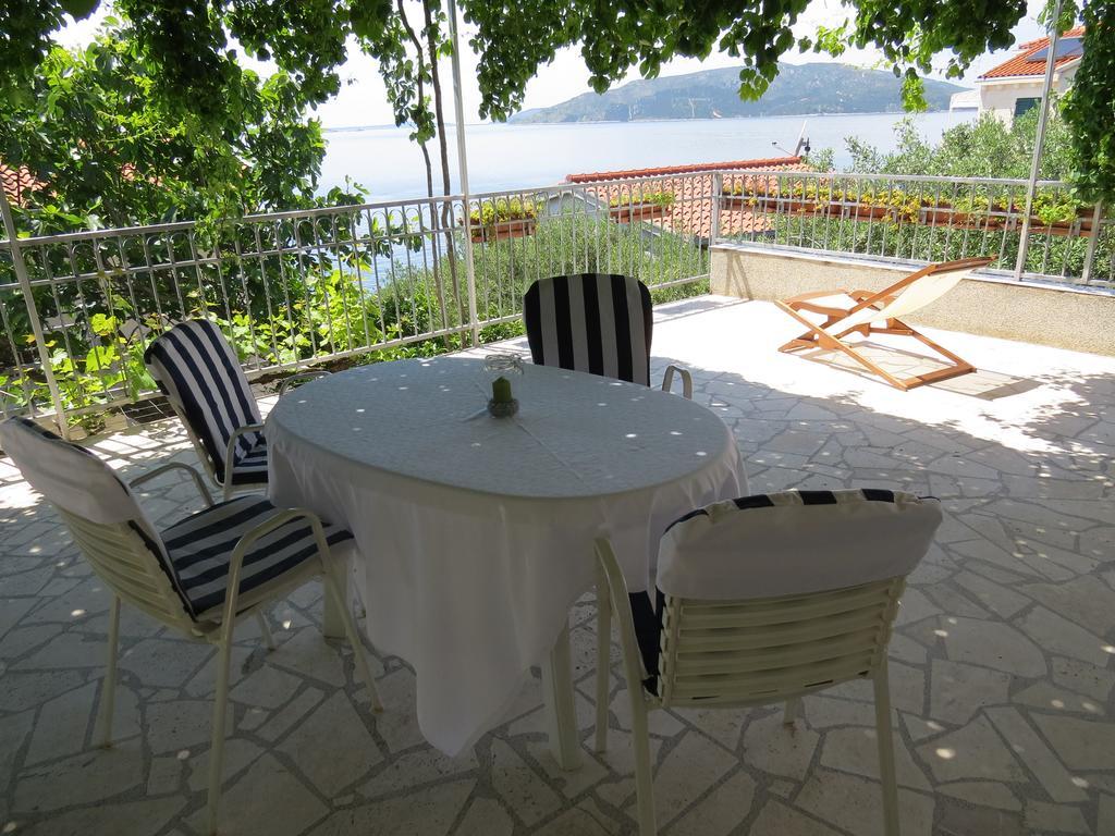 Apartments Lovric - 30 Meters To The Beach Trogir Exterior foto