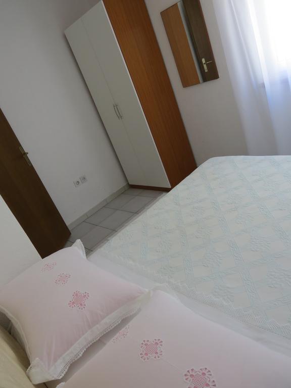 Apartments Lovric - 30 Meters To The Beach Trogir Exterior foto