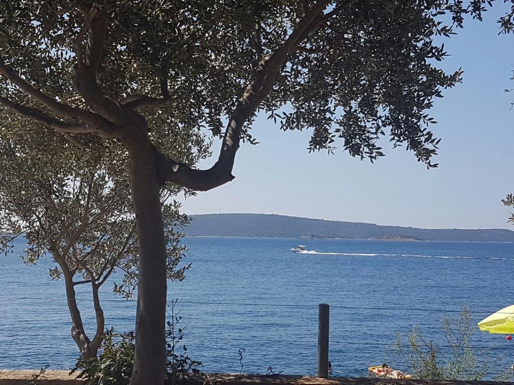 Apartments Lovric - 30 Meters To The Beach Trogir Exterior foto