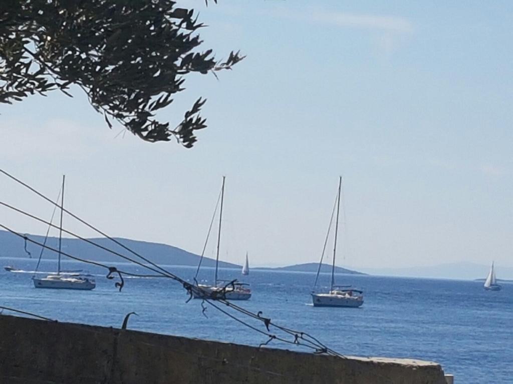 Apartments Lovric - 30 Meters To The Beach Trogir Exterior foto
