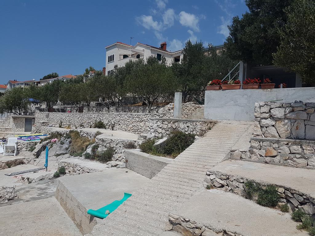 Apartments Lovric - 30 Meters To The Beach Trogir Exterior foto