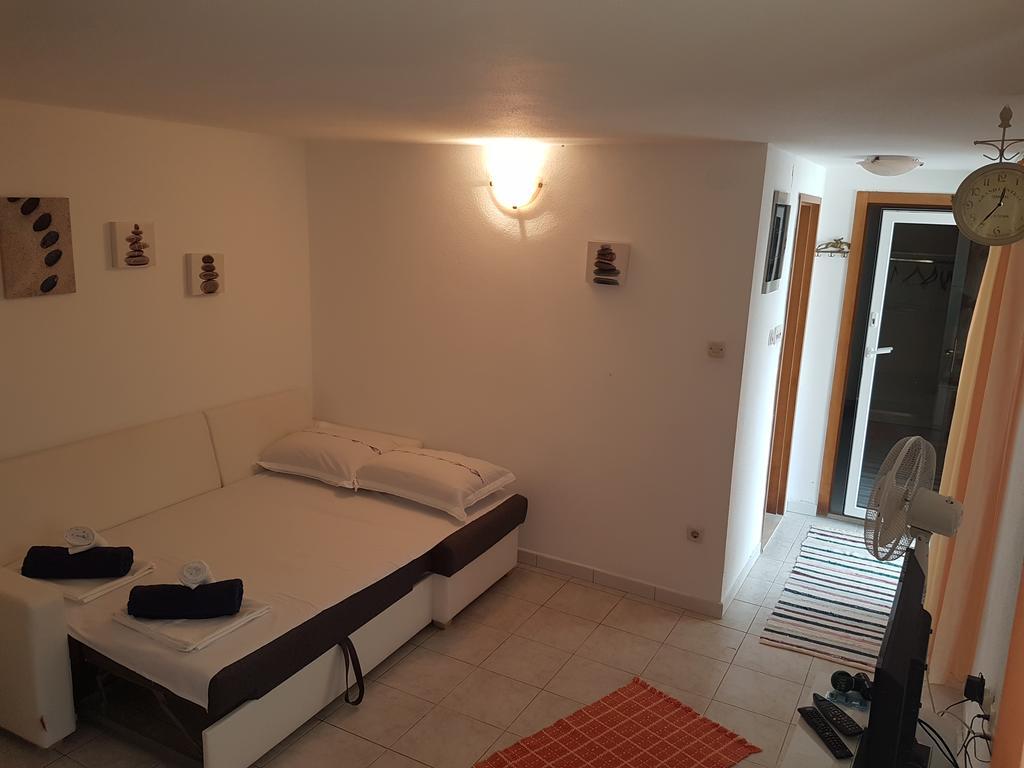 Apartments Lovric - 30 Meters To The Beach Trogir Exterior foto