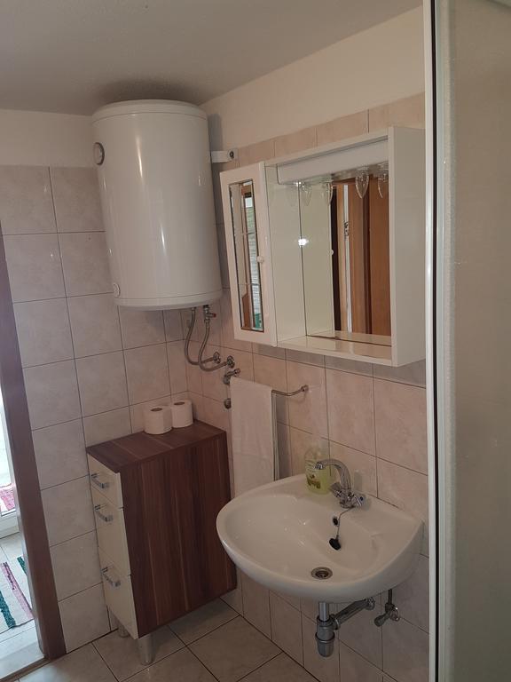 Apartments Lovric - 30 Meters To The Beach Trogir Exterior foto